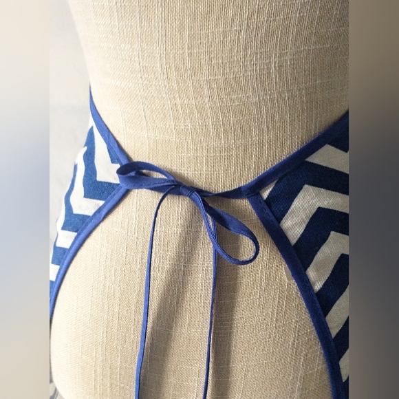 Chevron Royal Blue Full Apron - Picture 9 of 9